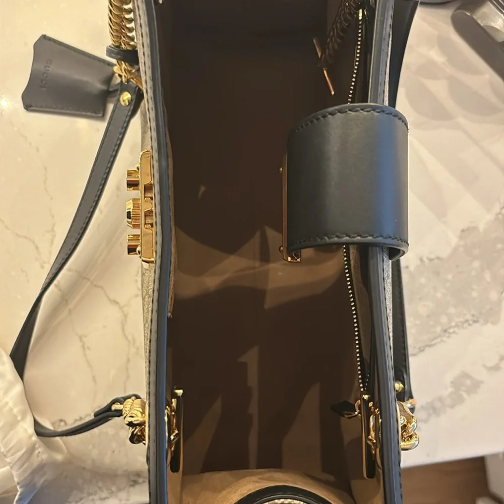Gucci PADLOCK MEDIUM SHOULDER BAG authentic like new - Picture 6 of 7